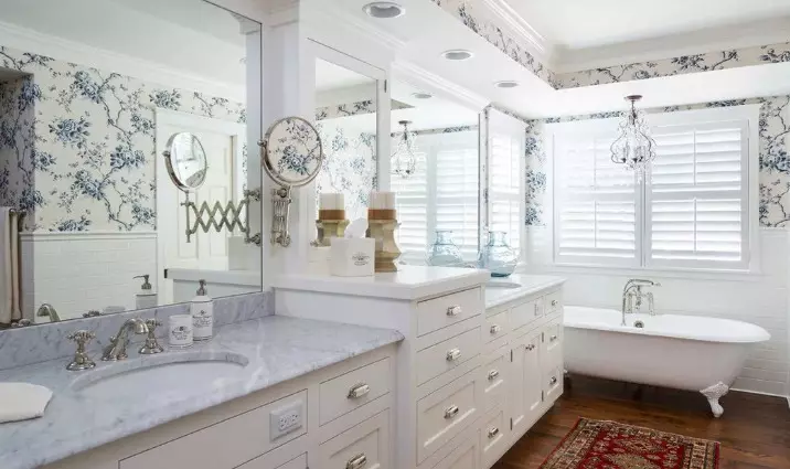 Háttérkép a fürdőszobában (120 fotók): A vízálló fotó tapéta, mosható nedvességálló öntapadós tapéta és üvegáruk a fürdőszobában. Milyen jobban illeszkedik? Vélemény 10155_97