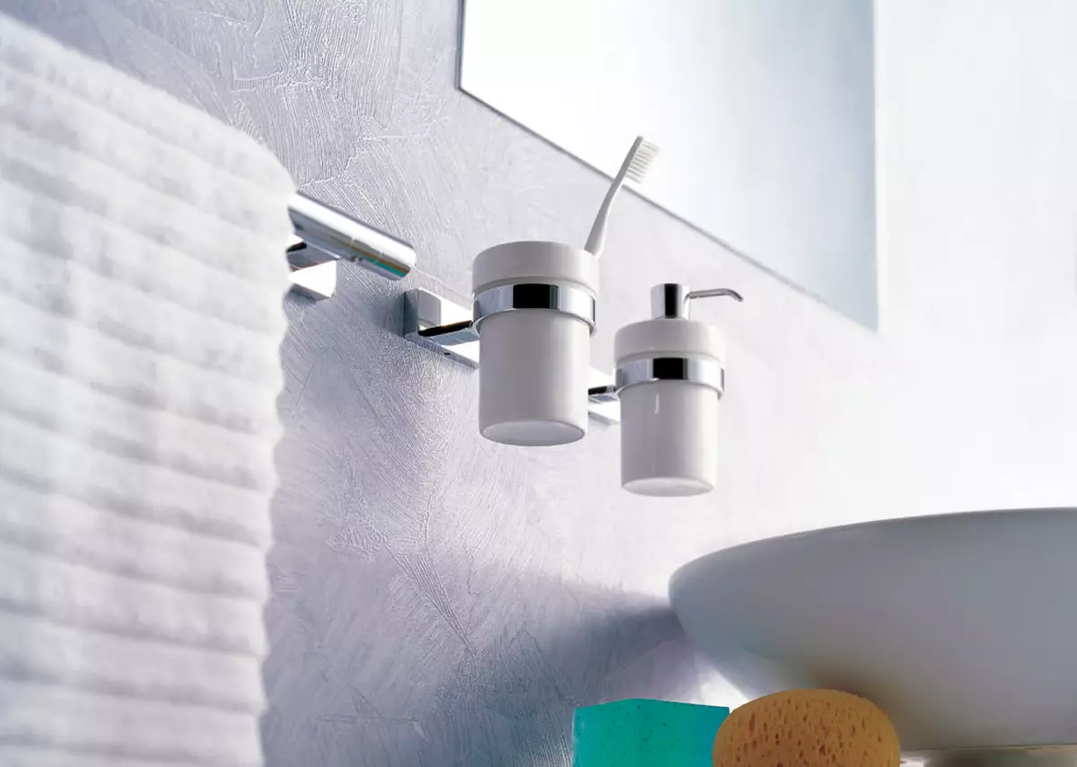 باتھ روم میں لوازمات (107 فوٹو): باتھ روم کے لئے اقسام اور سیٹ، اشیاء کی پسند، اٹلی سے سنگ مرمر باتھ روم کی اشیاء، Ikea اور دیگر سے مثالیں 10160_74