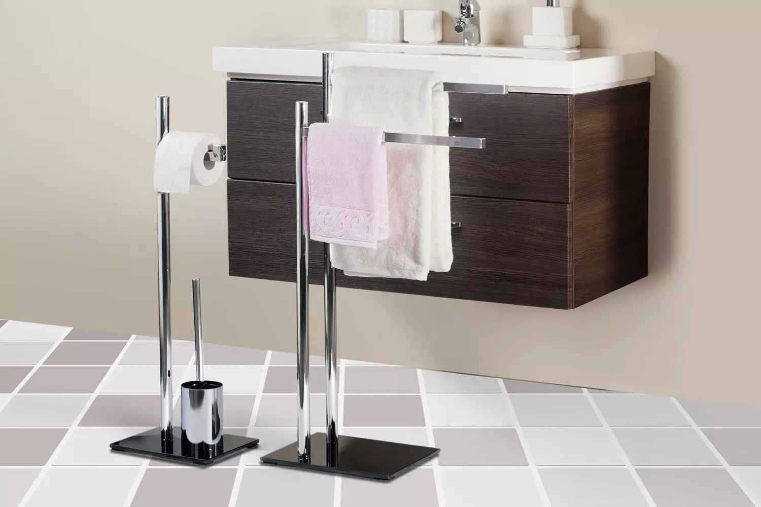 Lisävarusteet kylpyhuoneessa (107 kuvaa): tyypit ja sarjat kylpyhuoneeseen, lisävarusteiden valinta, marmorinen kylpyhuone tarvikkeet Italiasta, esimerkkejä IKEAsta ja muista 10160_76