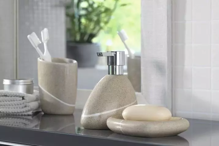 Phụ kiện trong phòng tắm (107 ảnh): Các loại và bộ cho phòng tắm, lựa chọn phụ kiện, phụ kiện phòng tắm bằng đá cẩm thạch từ Ý, ví dụ từ Ikea và những người khác 10160_9