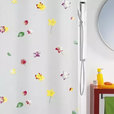 Badkar gardiner (100 bilder): Textilvattenavvisande gardiner, storlekar, vikning och transparenta, rullade och fototraktorer, från IKEA och andra 10162_28