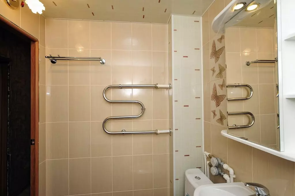 Decorazione del bagno (68 foto): opzioni di decorazione a parete e idee per arredi piani. Come ristabilire un riser? 10166_41