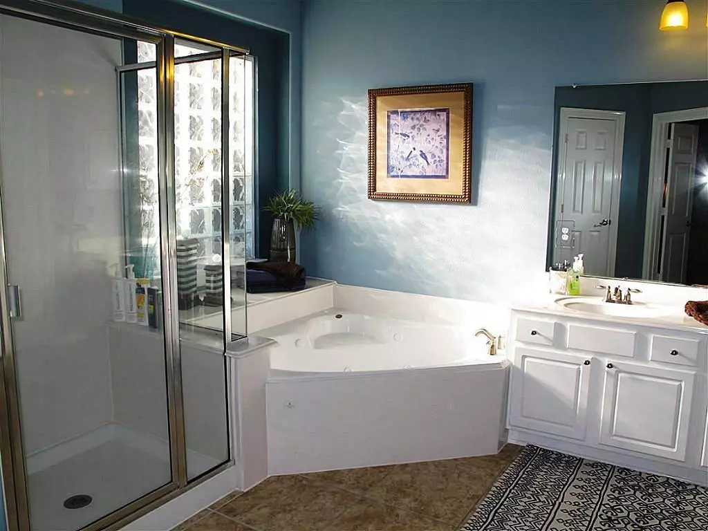 Badkamer (165 foto's): bad en douche in één kamer. Mooie en stijlvolle voorbeelden. We kiezen de organisator. Ergonomie opties, ontwerp 10167_26