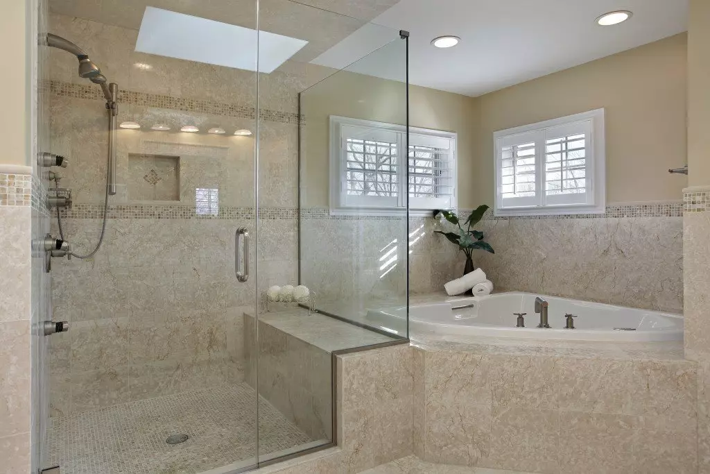 Badkamer (165 foto's): bad en douche in één kamer. Mooie en stijlvolle voorbeelden. We kiezen de organisator. Ergonomie opties, ontwerp 10167_27