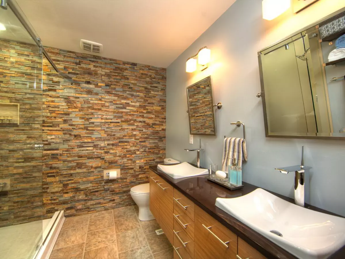 Badkamer (165 foto's): bad en douche in één kamer. Mooie en stijlvolle voorbeelden. We kiezen de organisator. Ergonomie opties, ontwerp 10167_67