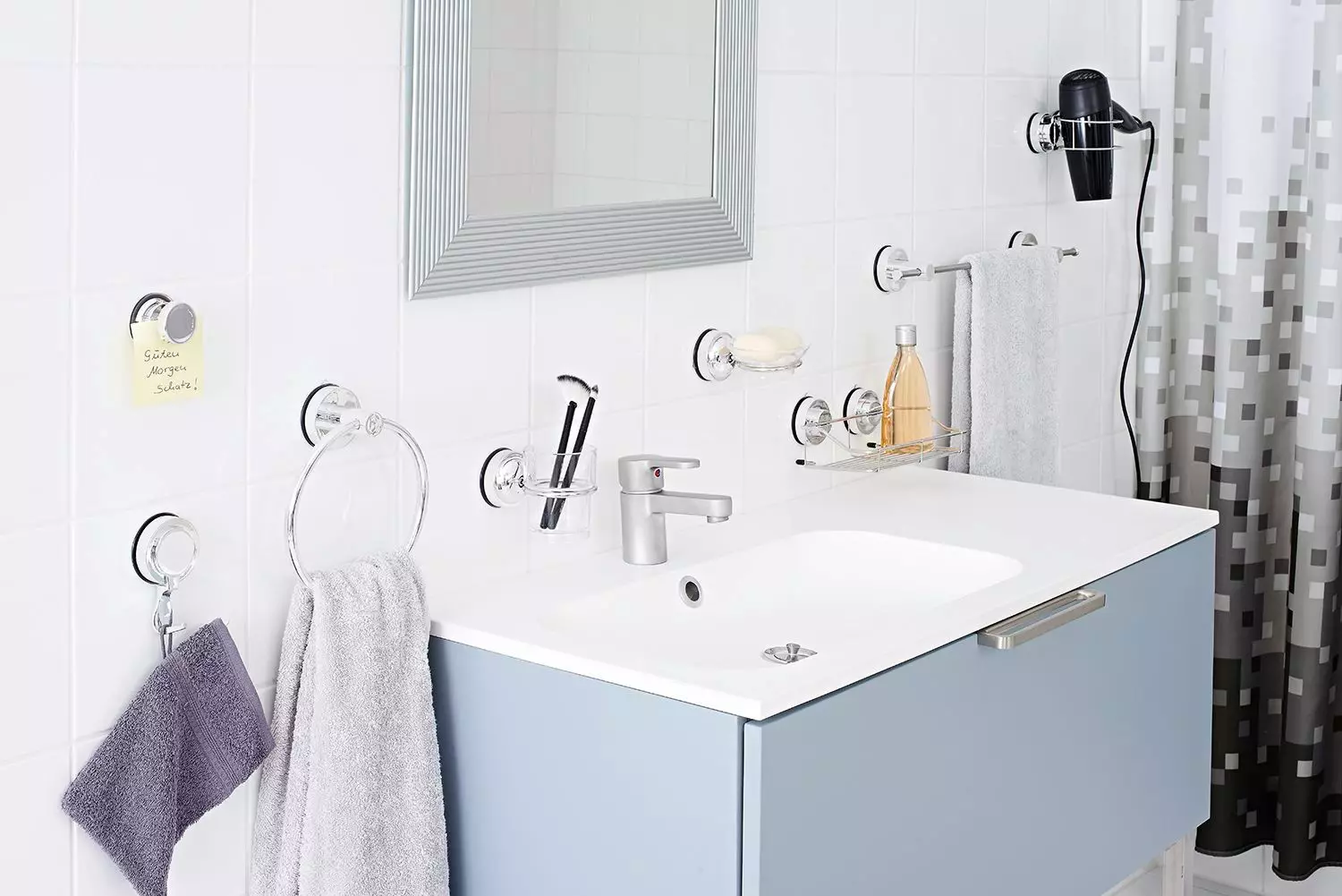 Pyyhekuuroja kylpyhuoneessa (57 valokuvaa): ulkona ja seinä, valkoinen, musta ja kääntö sisustuksessa 10171_4