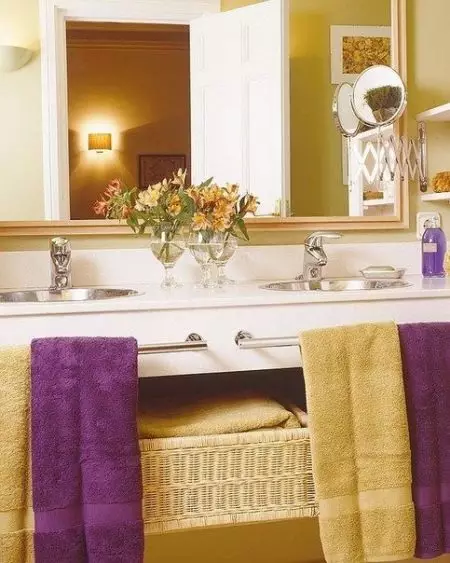 浴室的毛巾架（57张照片）：室外和墙壁，白色，黑色和旋转的内部 10171_55