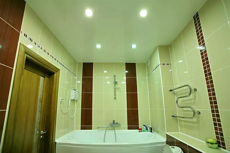 တိုက်ခန်းရှိရေချိုးခန်းဒီဇိုင်း (94 ဓါတ်ပုံများ) - သာမန်တိုက်ခန်းများတွင်ရေချိုးခန်း၏လှပသောဒီဇိုင်း၏စည်းမျဉ်းစည်းကမ်းများ 10172_34
