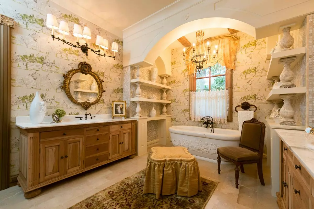 Bathroom Sconce: Ni elektas akvorezista modelojn en klasika kaj alia stilo sur la muro 10177_37