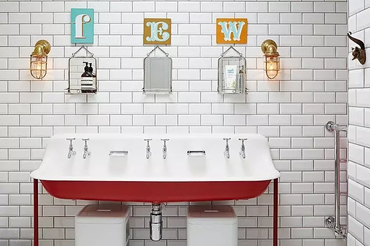 浴室Sconce：我们在墙上的经典和其他风格中选择防水型号 10177_41