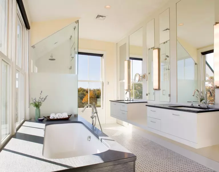 Thiết kế phòng tắm với vòi hoa sen (115 ảnh): Thiết kế một bồn tắm nhỏ với vòi hoa sen, phòng tắm thiết kế nội thất có máy giặt trong một ngôi nhà riêng 10181_21
