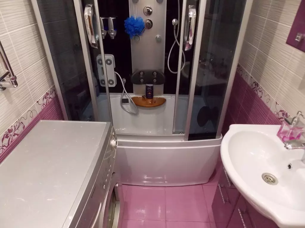Thiết kế phòng tắm với vòi hoa sen (115 ảnh): Thiết kế một bồn tắm nhỏ với vòi hoa sen, phòng tắm thiết kế nội thất có máy giặt trong một ngôi nhà riêng 10181_7