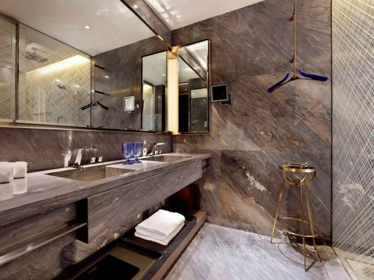 Kamar Mandi (98 foto): Mandi marmer ing desain ruangan, kombinasi marmer putih lan kayu ing kamar mandi, conto interior 10185_40