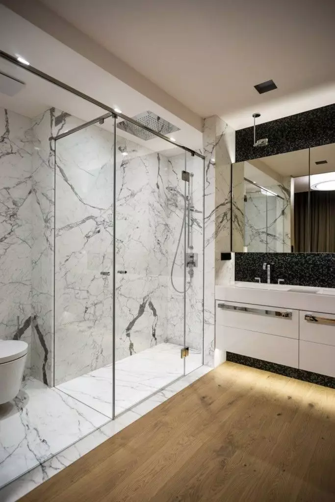 Kamar mandi marmer (98 foto): Mandi marmer dalam desain ruangan, kombinasi marmer putih dan kayu di kamar mandi, contoh interior 10185_71