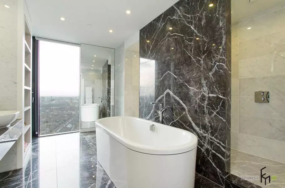 Kamar mandi marmer (98 foto): Mandi marmer dalam desain ruangan, kombinasi marmer putih dan kayu di kamar mandi, contoh interior 10185_9