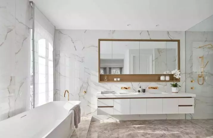 Kamar Mandi (98 foto): Mandi marmer ing desain ruangan, kombinasi marmer putih lan kayu ing kamar mandi, conto interior 10185_92