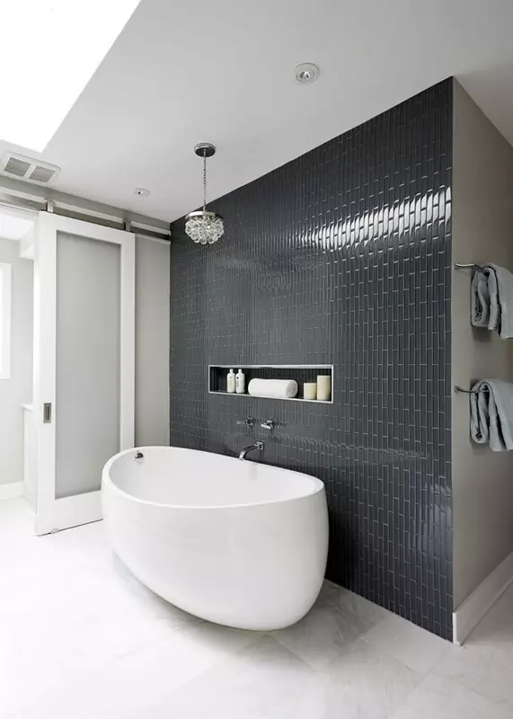 Graues Badezimmer (77 Fotos): Zimmerauslegung in grauen Farben. Wählen Sie Farbe und Stil. Die Kombination von Blau, Rosa, Gelb und Türkis. Beispiele des modernen Innenraums 10189_13