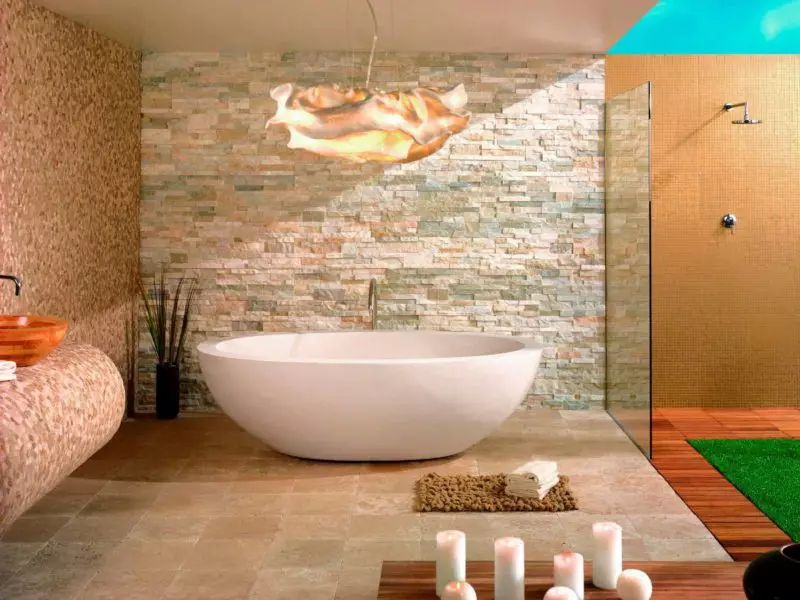 Обшивка на банята (106 снимки): Опции. Как да се разделят стените? Избор на довършителни материали: сайдинг, PVC, облицовка и други видове 10190_35