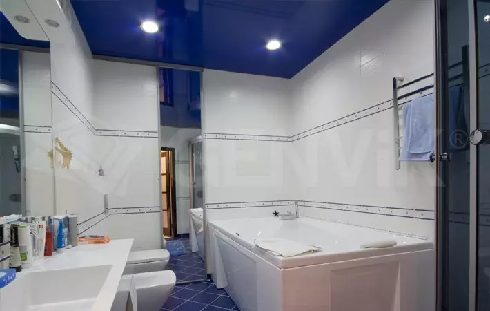 Обшивка на банята (106 снимки): Опции. Как да се разделят стените? Избор на довършителни материали: сайдинг, PVC, облицовка и други видове 10190_48