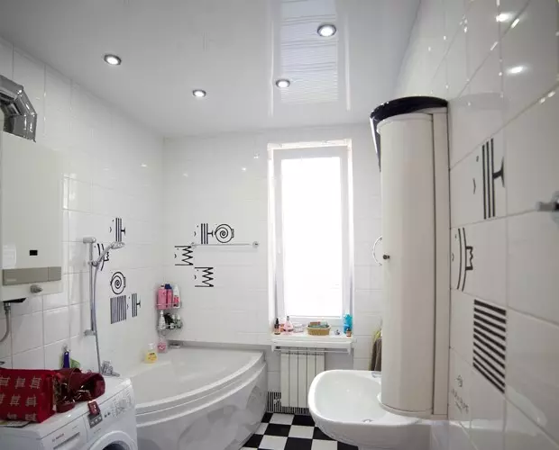 Обшивка на банята (106 снимки): Опции. Как да се разделят стените? Избор на довършителни материали: сайдинг, PVC, облицовка и други видове 10190_53
