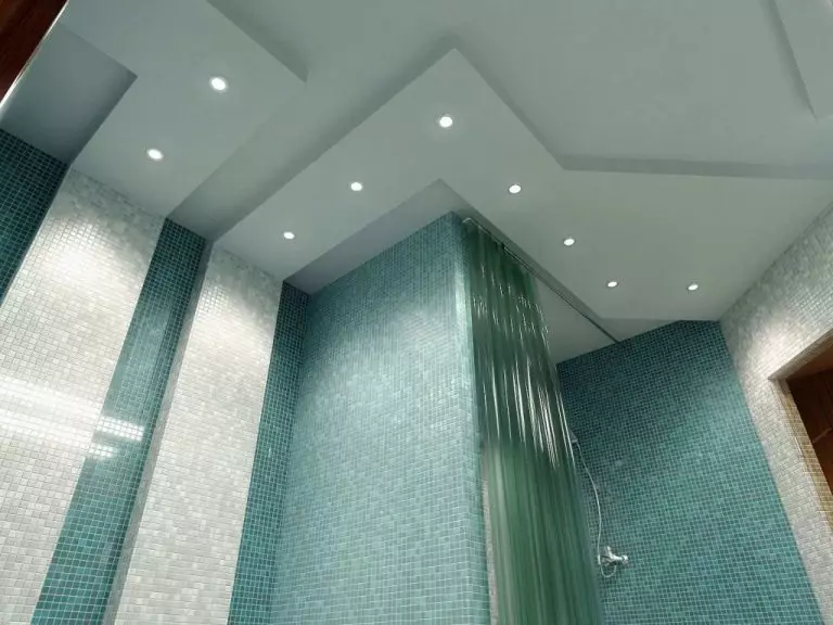 Обшивка на банята (106 снимки): Опции. Как да се разделят стените? Избор на довършителни материали: сайдинг, PVC, облицовка и други видове 10190_56