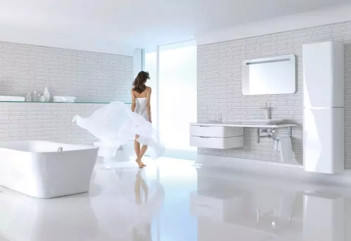 White banyo (84 mga larawan): disenyo ng kuwarto sa puting tono na may maliwanag na accent. Modern Interior Design Ideas maliit na puting banyo na may pagsingit 10191_12