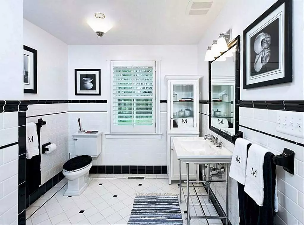 White banyo (84 mga larawan): disenyo ng kuwarto sa puting tono na may maliwanag na accent. Modern Interior Design Ideas maliit na puting banyo na may pagsingit 10191_27