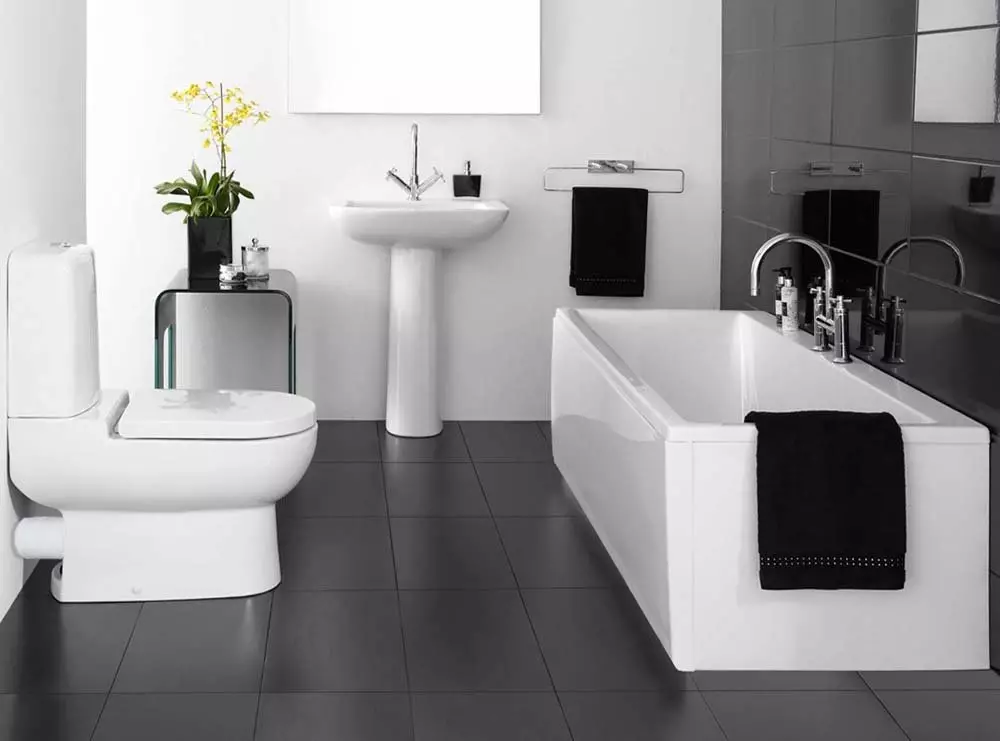bilik mandi putih (84 foto): reka bentuk bilik dalam warna putih dengan aksen terang. Moden Interior Design Ideas Little White Bilik mandi dengan memasukkan 10191_37