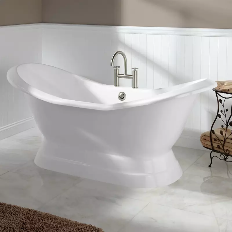 Salle de bain blanche (84 photos): design de chambre dans des tons blancs avec des accents lumineux. Idées de design d'intérieur modernes Petite salle de bain blanche avec inserts 10191_40