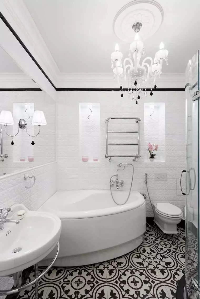 White banyo (84 mga larawan): disenyo ng kuwarto sa puting tono na may maliwanag na accent. Modern Interior Design Ideas maliit na puting banyo na may pagsingit 10191_42