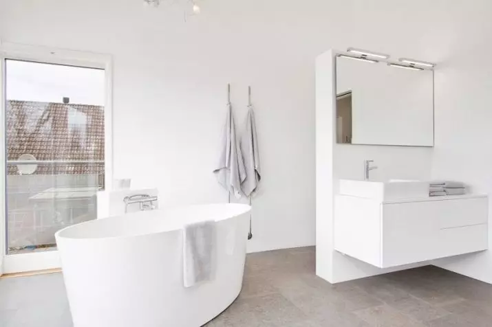 Biela kúpeľňa (84 fotografií): dizajn izby v bielych tónoch s jasnými akcentmi. Moderné nápady na dizajn interiéru Málo biela kúpeľňa s vložkami 10191_6