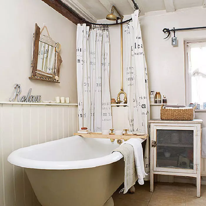 화이트 욕실 (84 사진) : 밝은 악센트가있는 흰색 톤의 룸 디자인. 현대적인 인테리어 디자인 아이디어 인서트가있는 작은 흰색 욕실 10191_63