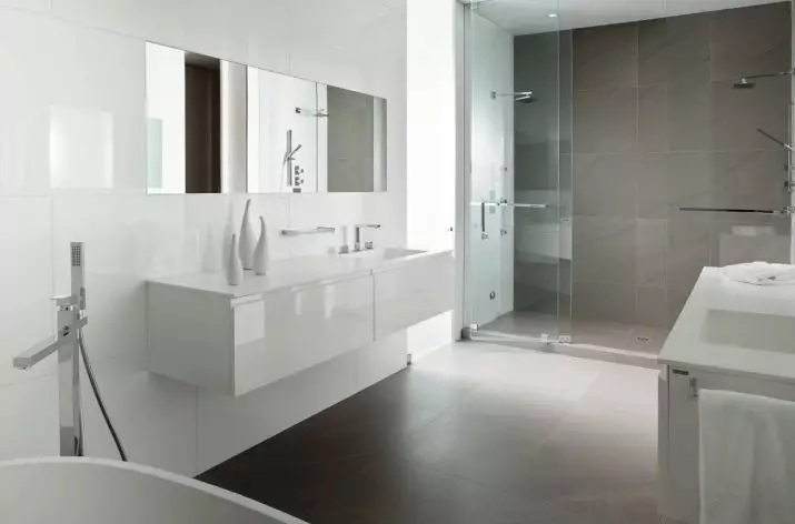 白色浴室（84张照片）：白色色调的房间设计，具有明亮的口音。现代室内设计想法有插入物的小的白色卫生间 10191_83