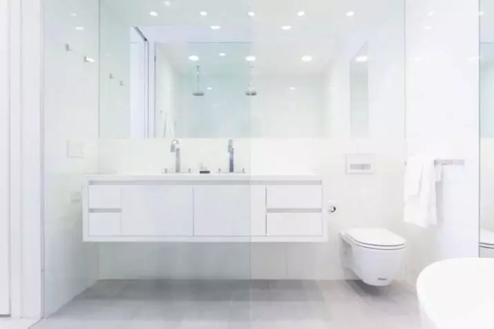 White banyo (84 mga larawan): disenyo ng kuwarto sa puting tono na may maliwanag na accent. Modern Interior Design Ideas maliit na puting banyo na may pagsingit 10191_9