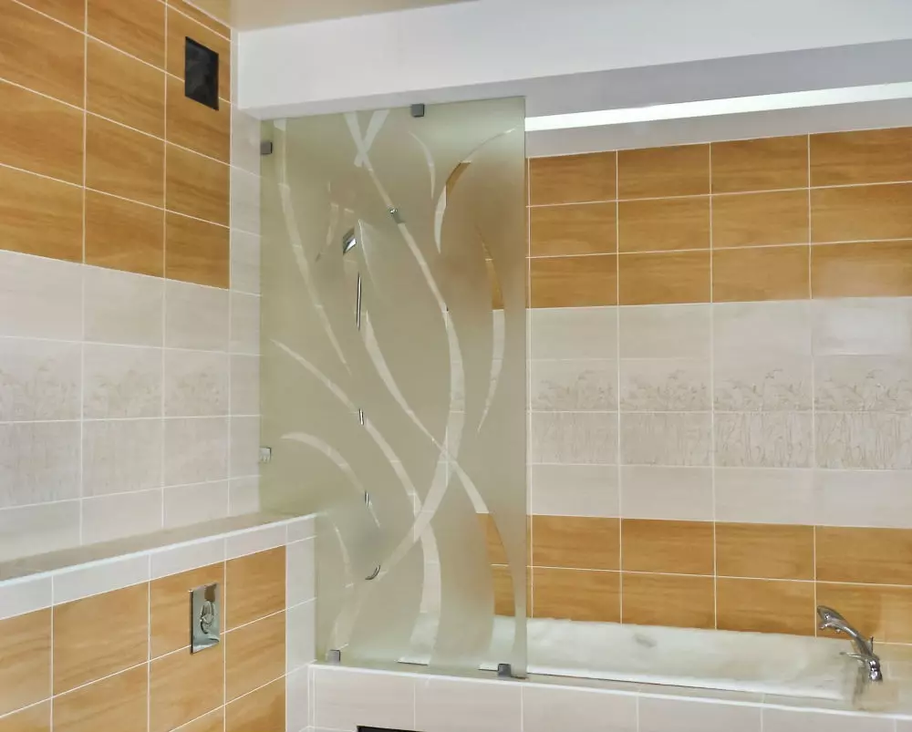 Banyo için sürgülü perdeler: plastik ekran ve geri çekilebilir duş, köşe ve diğer modeller 10192_21