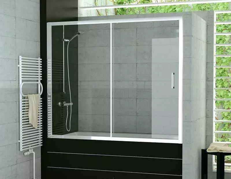 Banyo için sürgülü perdeler: plastik ekran ve geri çekilebilir duş, köşe ve diğer modeller 10192_36