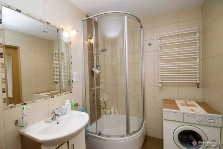 Design bafuni na mashine ya kuosha na eneo la kilomita 4. M (Picha 46): Mradi wa Bathroom na choo na kuosha, kupanga mafanikio 10199_24