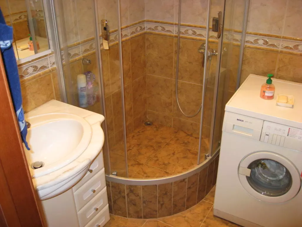Desain kamar mandi dengan mesin cuci dengan luas 4 km. M (46 foto): Proyek kamar mandi dengan toilet dan mesin cuci, perencanaan yang sukses 10199_31