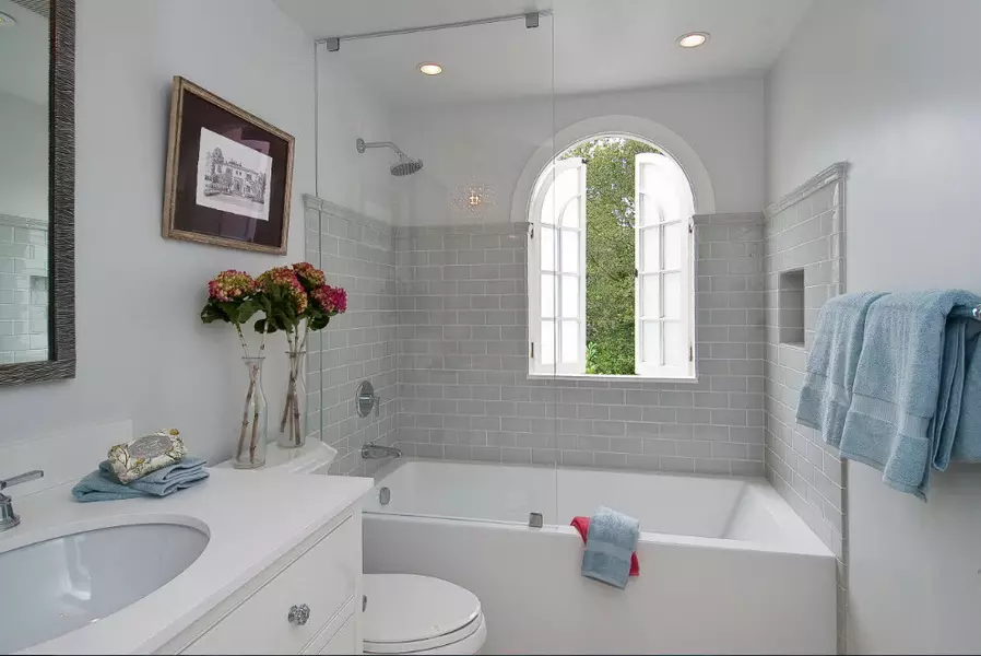 Design fürdőszoba 7 négyzetméter. METER (58 FOTÓK): Szoba belseje ablakkal és anélkül, példák a sikeres tervezésre 10200_43