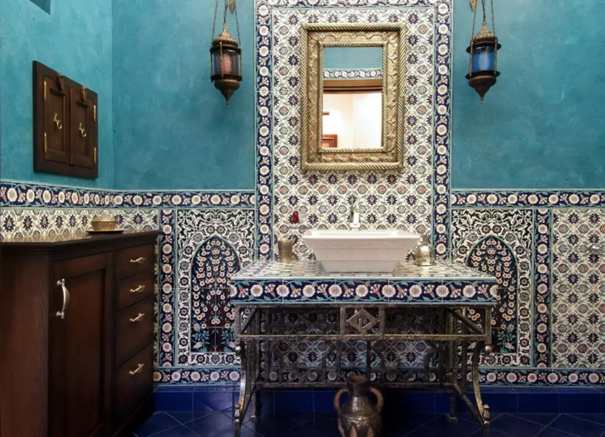Туркуиза угаалгын өрөө (61 зураг): Энэ өнгөнд угаалгын өрөөний дизайны жишээ. Бид өнгөөр ​​ойлгож, үзэсгэлэнтэй дотоод засал чимэглэлийг бий болго 10203_25