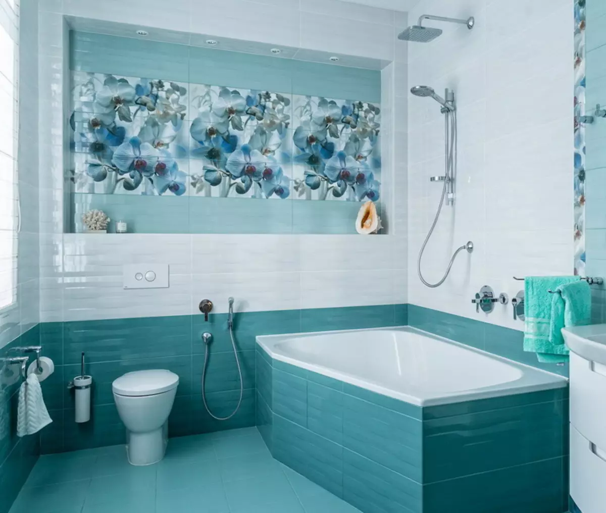Turquoise badkamer (61 foto's): voorbeelden van badkamerontwerp in deze kleur. We begrijpen in kleuren, creëren een mooi interieur 10203_41