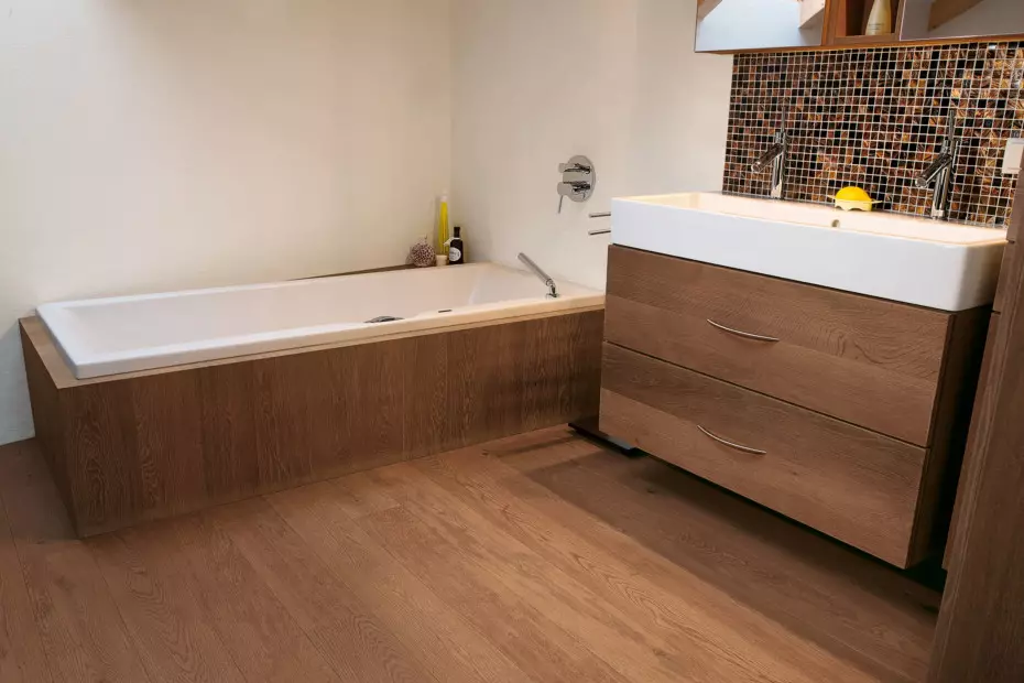 Hamam laminat: moisture davamlı plastik, vinil və divar və döşəmə üçün digər növ. Rəylər 10204_43