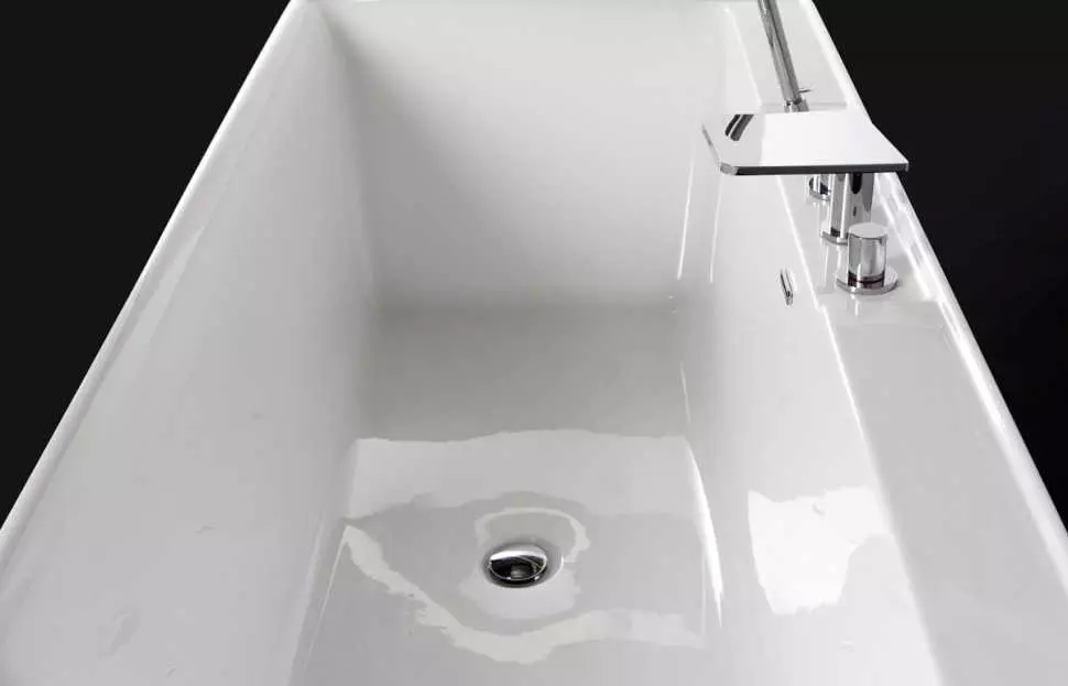 Baths (97 foto): Apa sing luwih apik kanggo milih? Sempit lan sudhut, warnane lan putih, adus 120x70, 140x70 cm lan ukuran liyane, jinis 10217_15