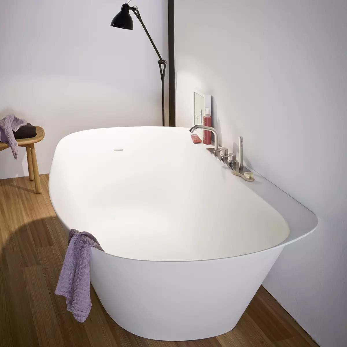 Baths (97 foto): Apa sing luwih apik kanggo milih? Sempit lan sudhut, warnane lan putih, adus 120x70, 140x70 cm lan ukuran liyane, jinis 10217_26