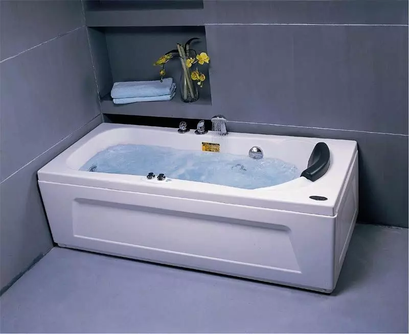 Phòng tắm (97 ảnh): Chọn tốt hơn là gì? Hẹp và rộng, màu và trắng, tắm 120x70, 140x70 cm và các kích cỡ khác, loại 10217_86