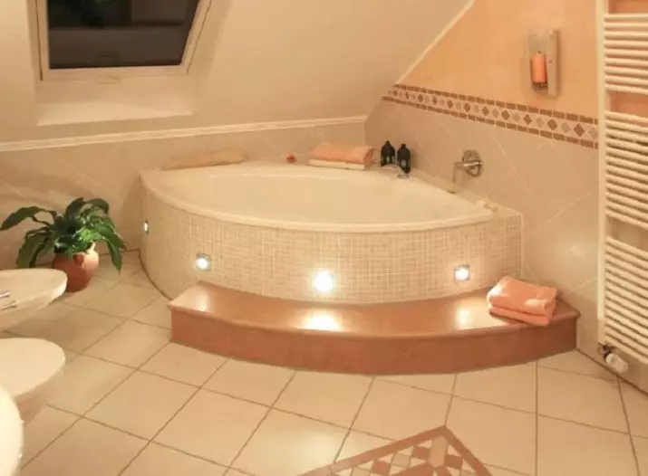 Вуглавыя ванны (101 фота): асаблівасці дызайну ванны з кутняй ваннай, несіметрычныя, вялікія двухмесныя і маленькія, каляровыя мадэлі, металічныя мадэлі з гідрамасажам і без яго 10219_101