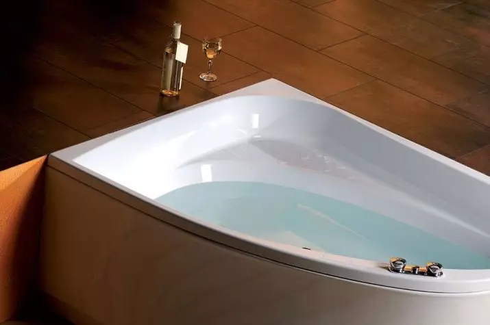 Vinkel bade (101 fotos): Bad design har med hjørne badekar, asymmetriske, store dobbelt og små, farve modeller, metal modeller med vandmassage og uden det 10219_14
