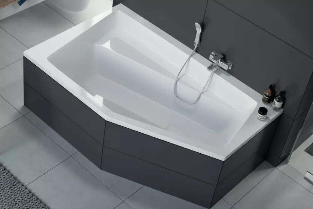 Угао купке (101 пхотос): купатило дизајн карактерише са угла купатилом, асиметричних, великих двоструких и малих, боја модела, металних модела са хидромасажном и без њега 10219_28