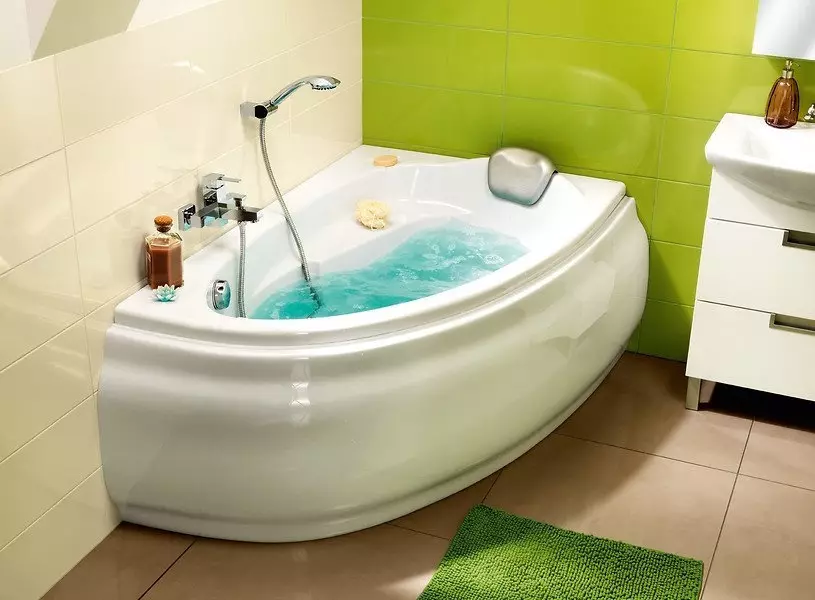 Leņķa vannas (101 fotogrāfijas): vannas dizaina iezīmes ar stūra vannu, asimetriskiem, lieliem dubultiem un maziem, krāsu modeļiem, metāla modeļiem ar hidromasāžu un bez tā 10219_3