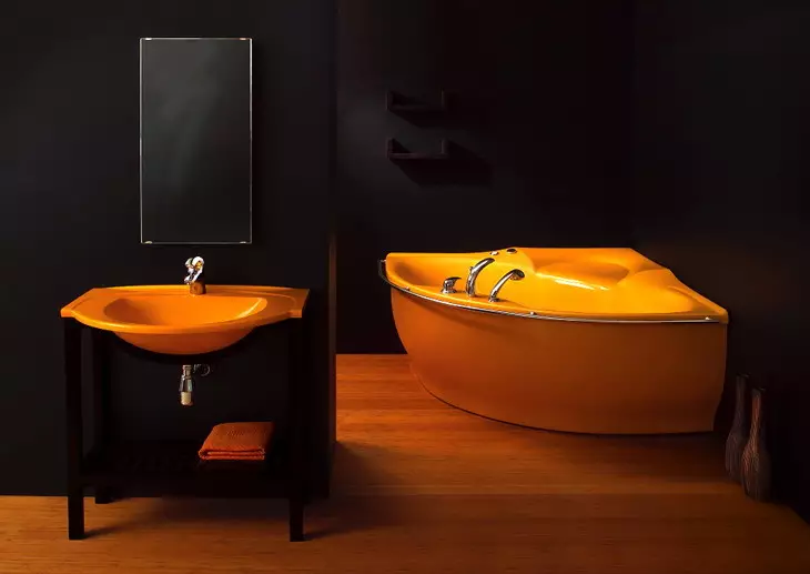 Tắm góc (101 hình ảnh): Các tính năng thiết kế phòng tắm với bồn tắm góc, bất đối xứng, đôi lớn và nhỏ, mô hình màu, mô hình kim loại có thủy lực và không có nó 10219_58